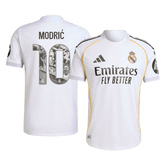 Authentisches MODRIĆ Spezial #10 Real Madrid Heimtrikot 2025/26 Weiß